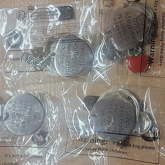 NWT- 1 Graphic Apple & Flower keychain Charm for Teachers - Picture 3 of 4